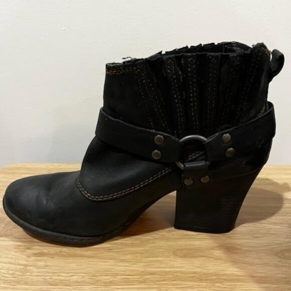 Boc Born Concepts Leather Ankle Heel Booties Harness Strap Black Sz 9 - Picture 2 of 8